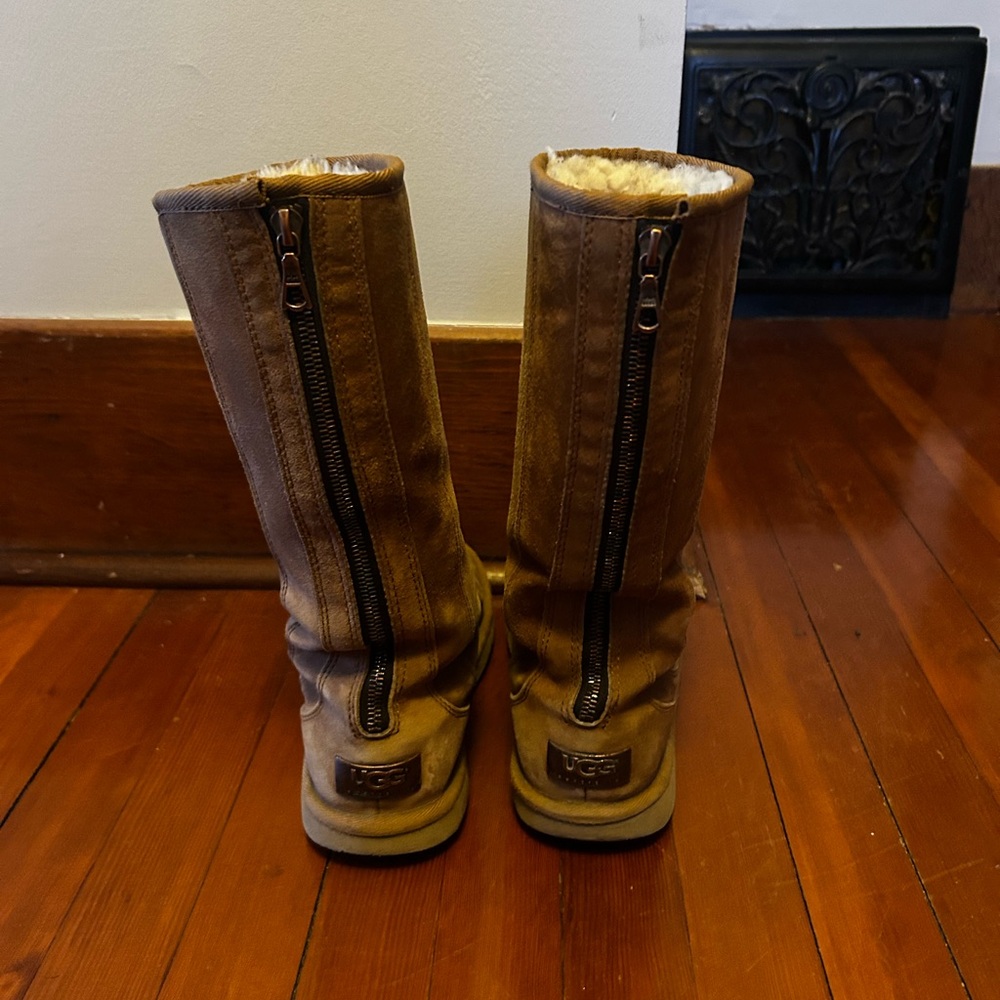 UGG Brown Winter Boots - Picture 4 of 4